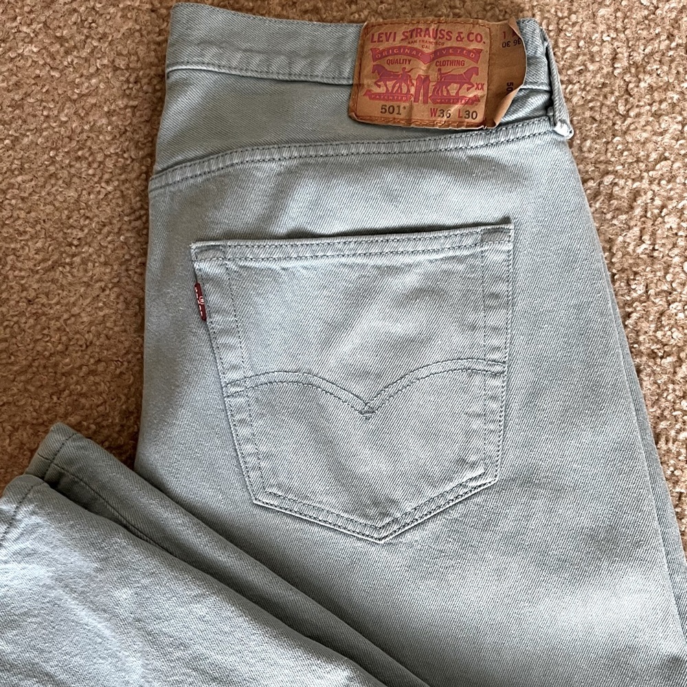 Aqua Blue Levi’s 501 Mens Denim Jeans! Perfect for Fall!